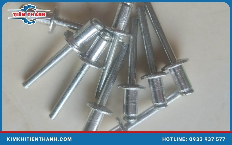 Đinh rút inox dùng cho tấm inox và khu vực ẩm