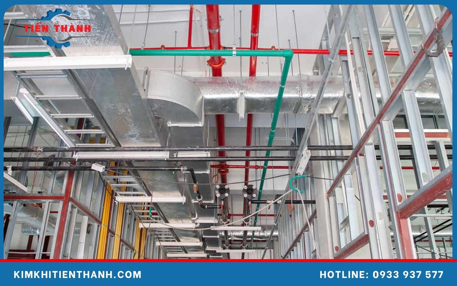 Hệ ống nước và ống chữa cháy treo dưới trần nhà xưởng